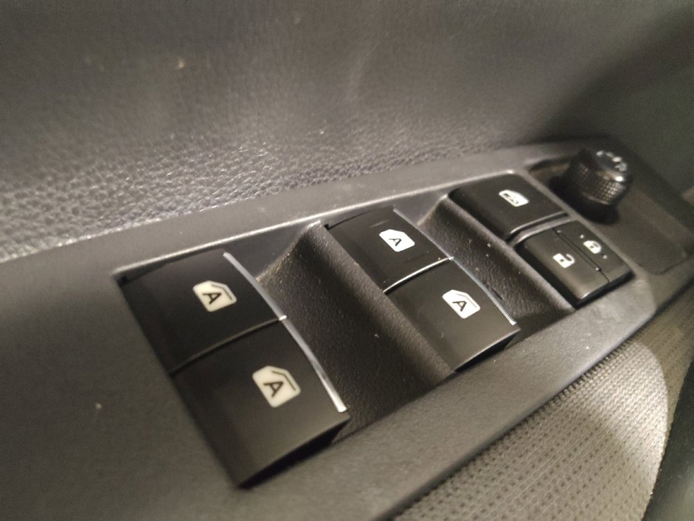 Used 2020 Toyota Corolla L FWD image 27