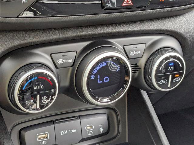 Used 2025 Hyundai Venue Limited image 15