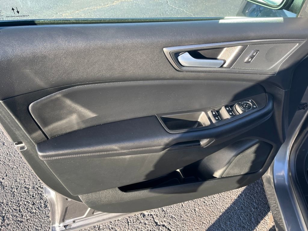 Used 2024 Ford Edge SE w/ Black Appearance Package image 18