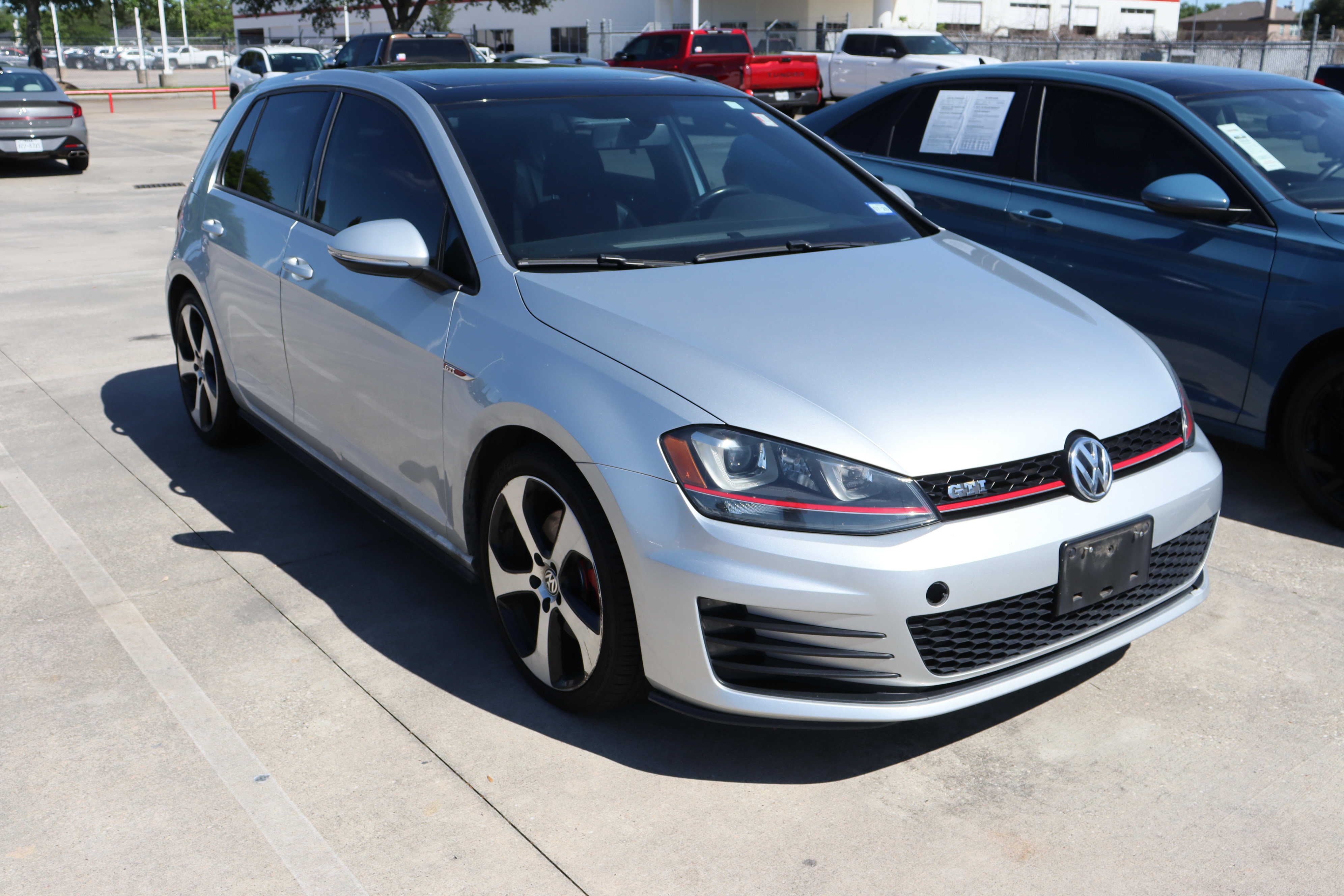 Used 2015 Volkswagen GTI SE w/ Lighting Package (SEL) image 2