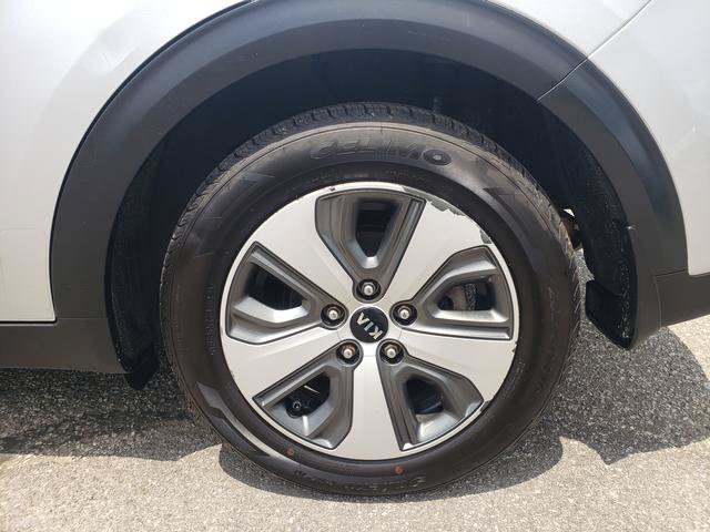 Used 2019 Kia Niro LX FWD image 33
