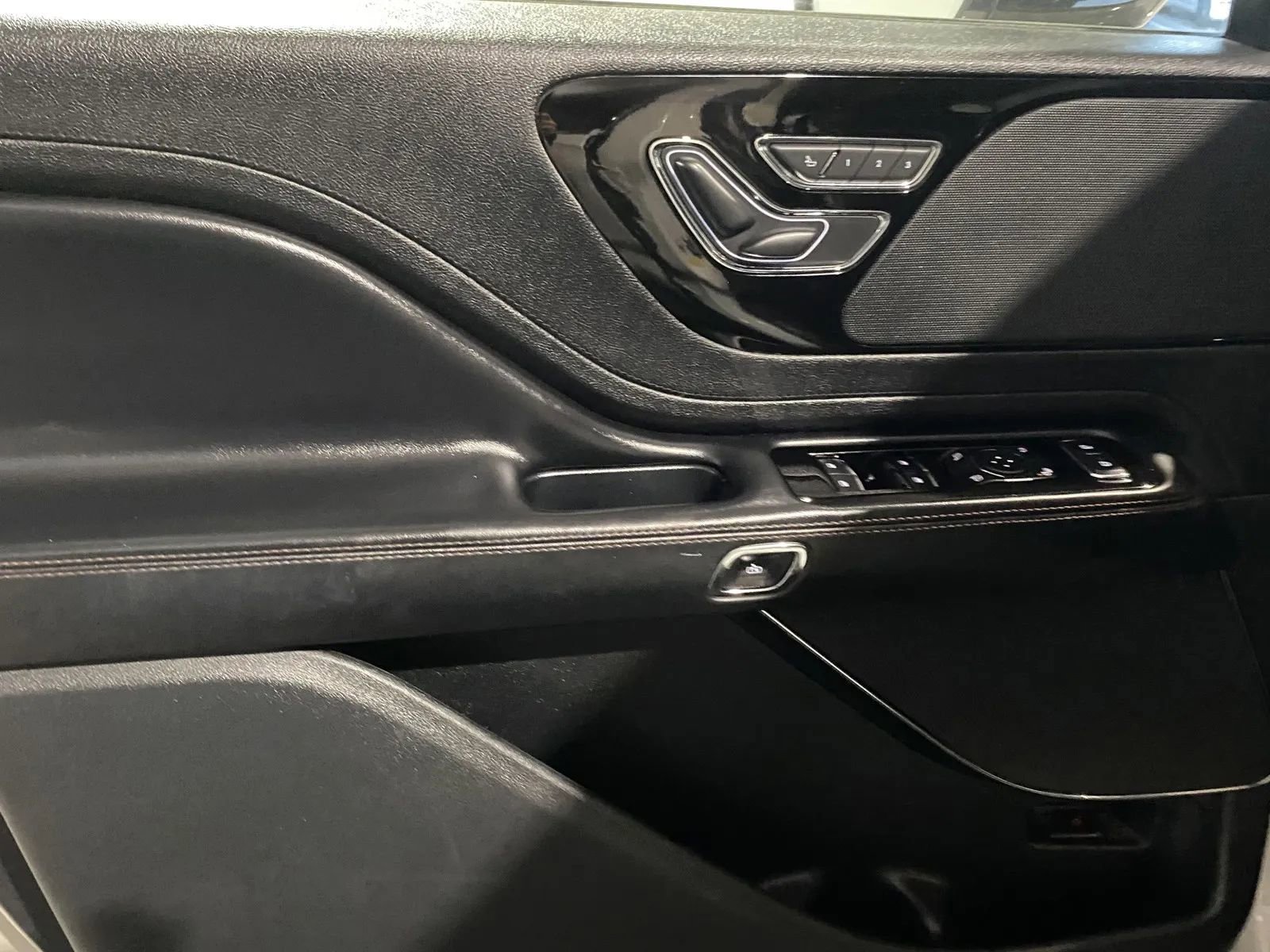 Used 2021 Lincoln Aviator 2WD image 12