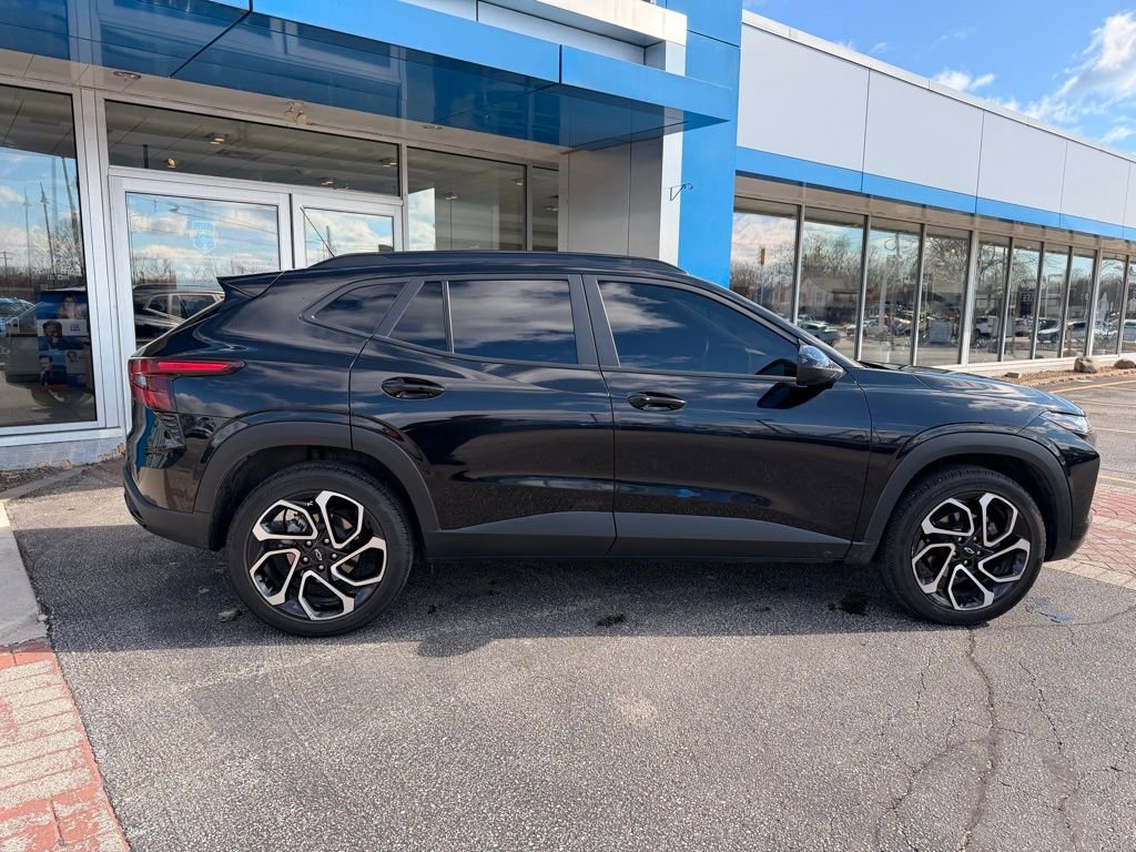 Used 2024 Chevrolet Trax RS w/ Sunroof Package image 9