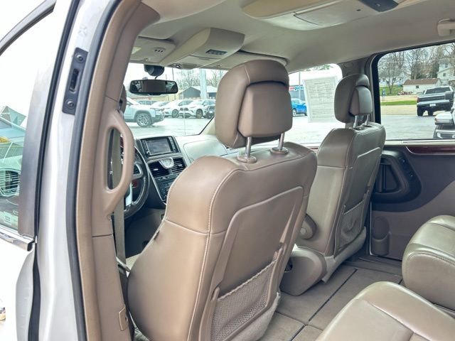 Used 2012 Chrysler Town & Country Limited image 25