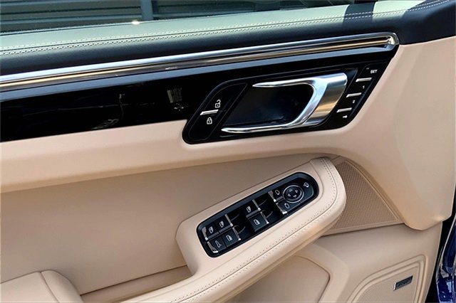 New 2025 Porsche Macan Turbo image 28