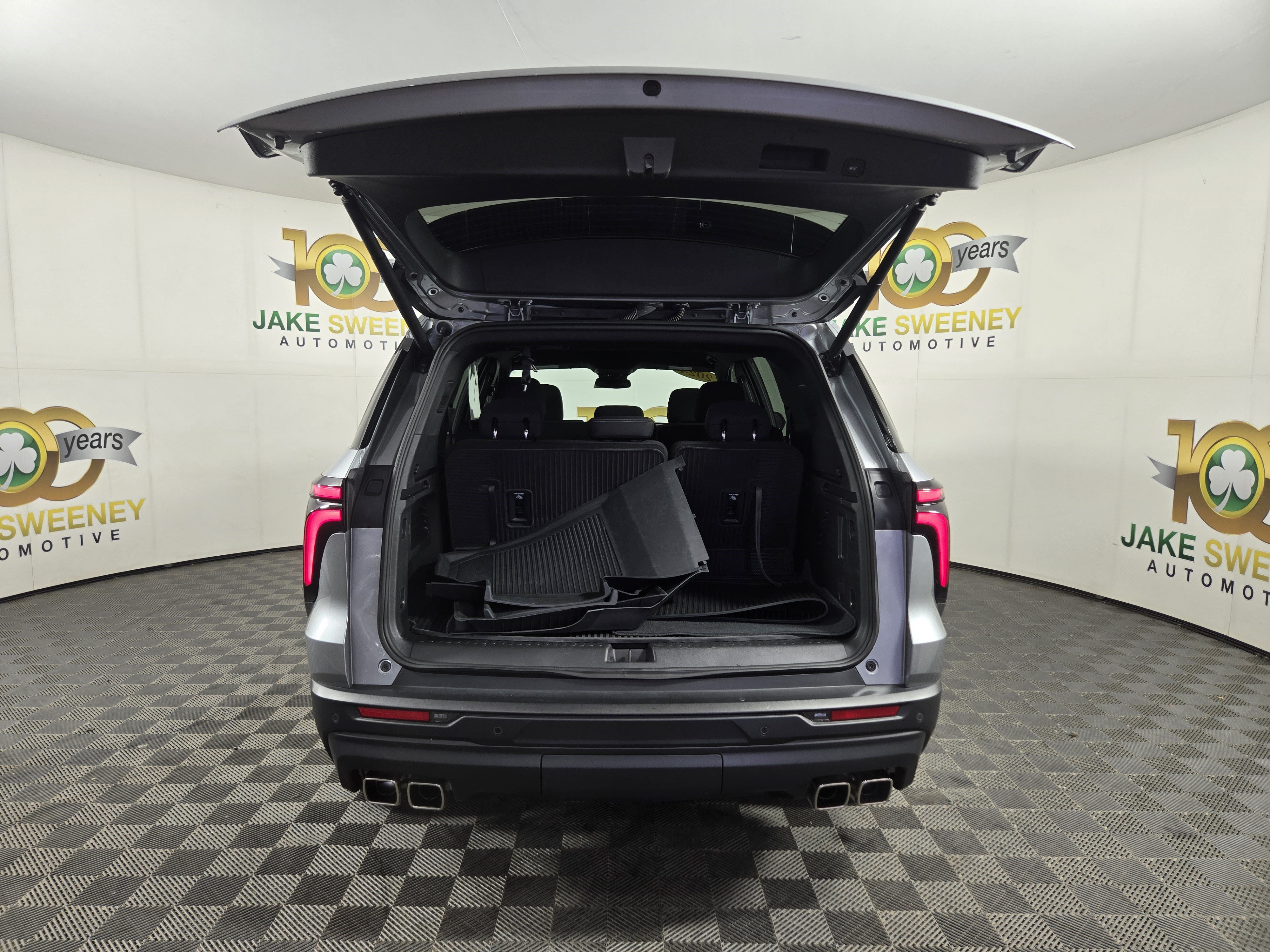 Used 2024 Chevrolet Traverse LS FWD image 35