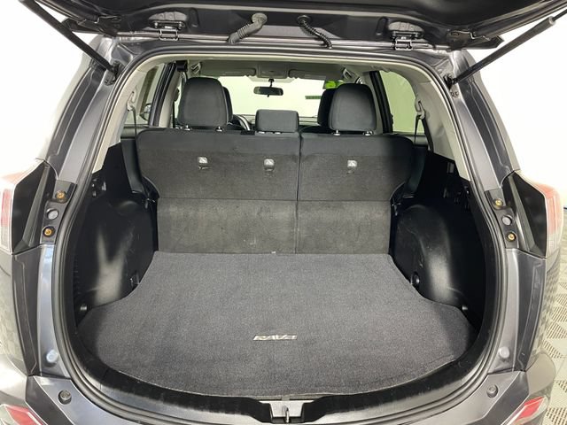 Used 2016 Toyota RAV4 LE AWD/4WD image 18