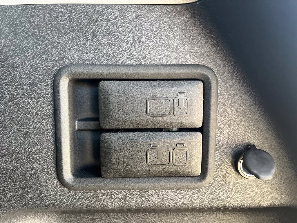 Used 2024 GMC Terrain SLE w/ Driver Convenience Package FWD image 14
