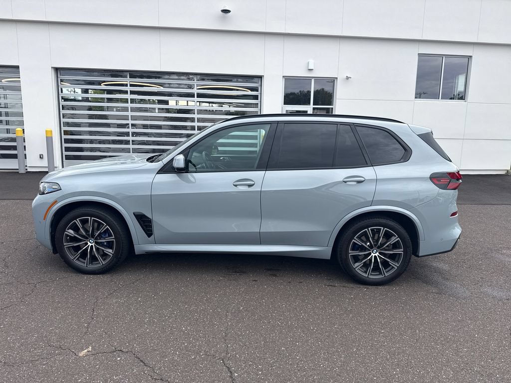 Certified 2024 BMW X5 xDrive40i w/ M Sport Package AWD/4WD image 2