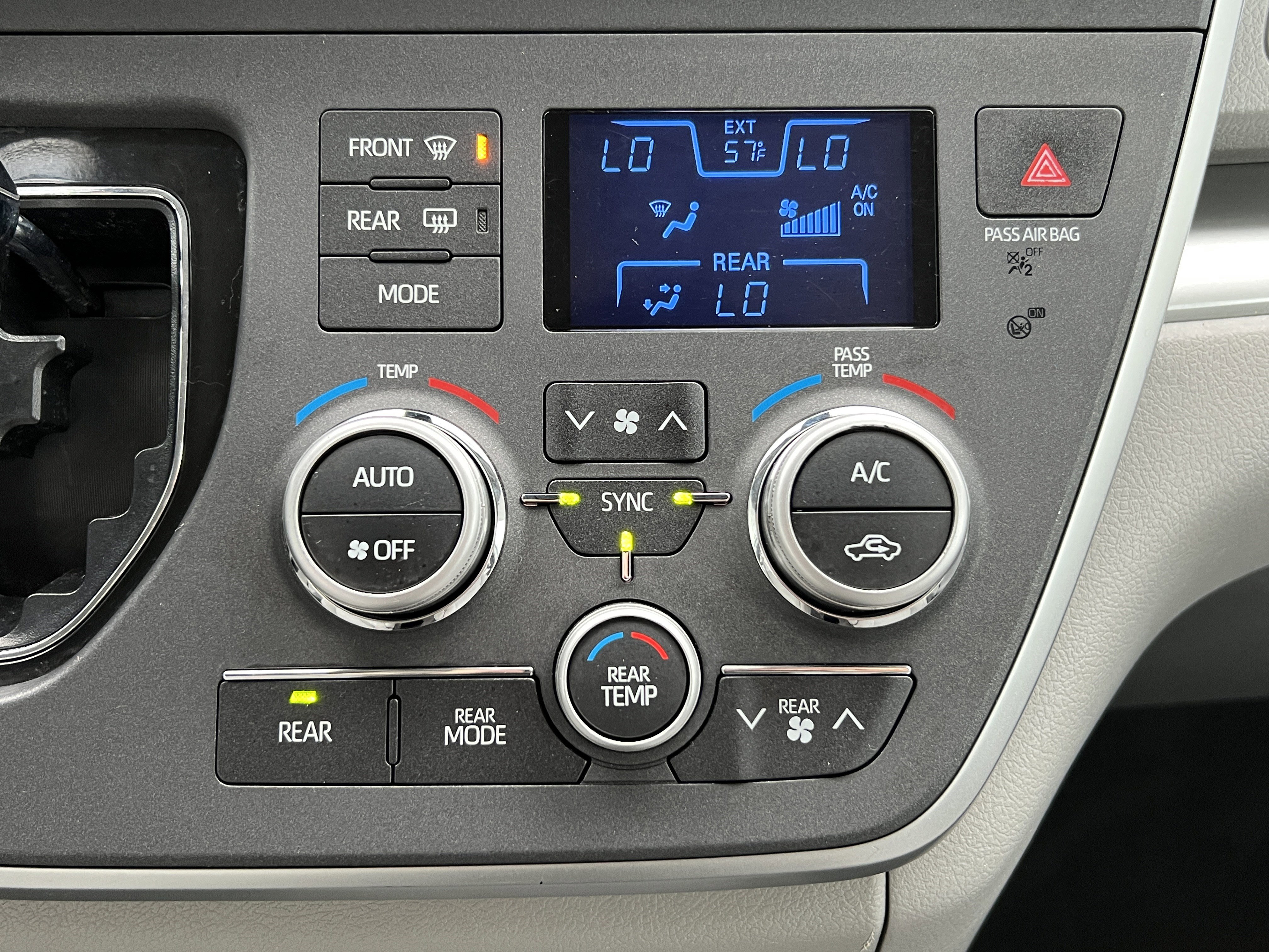 Used 2020 Toyota Sienna L FWD image 25