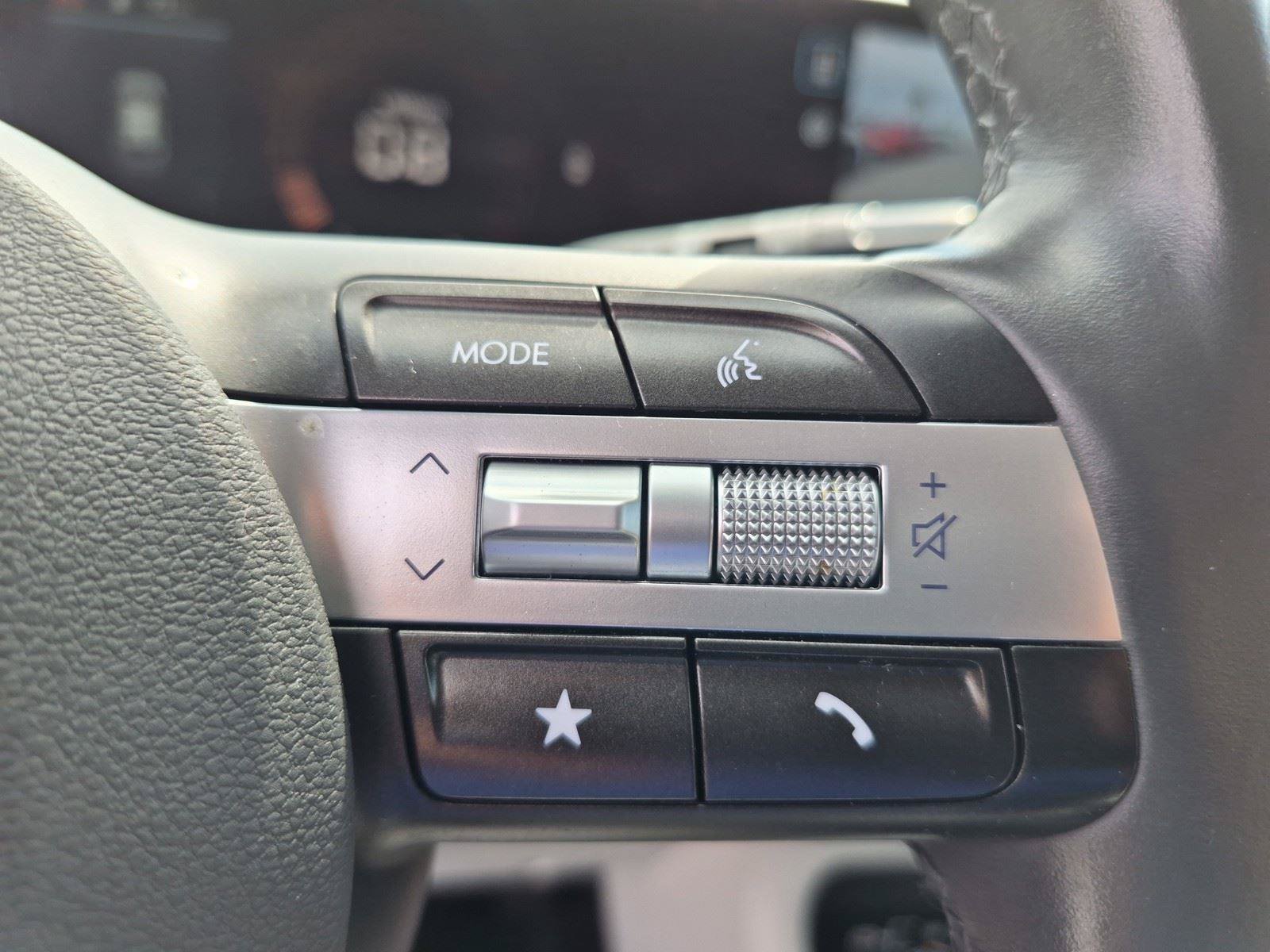 Used 2025 Hyundai Kona SEL FWD image 25