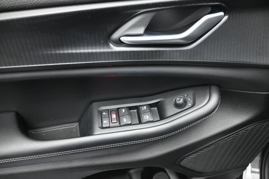 Used 2023 Jeep Grand Cherokee L Laredo RWD image 10