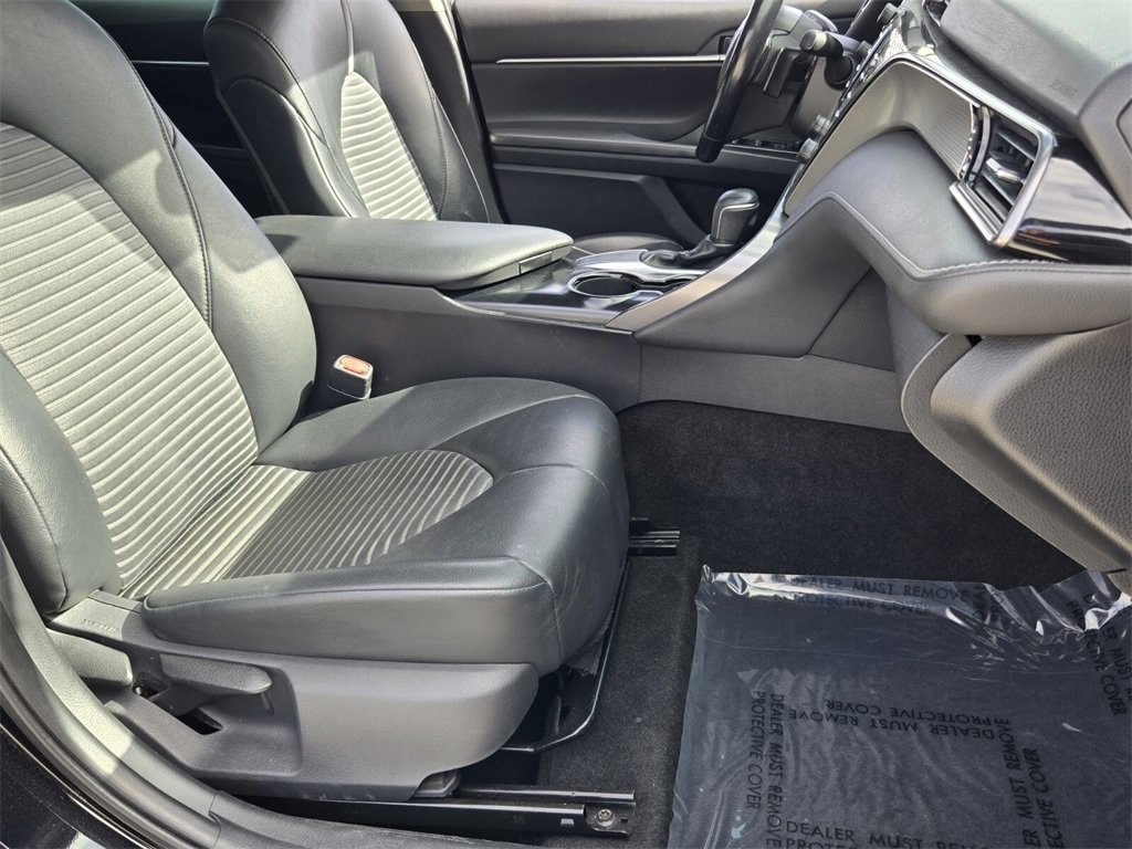 Used 2019 Toyota Camry L image 15