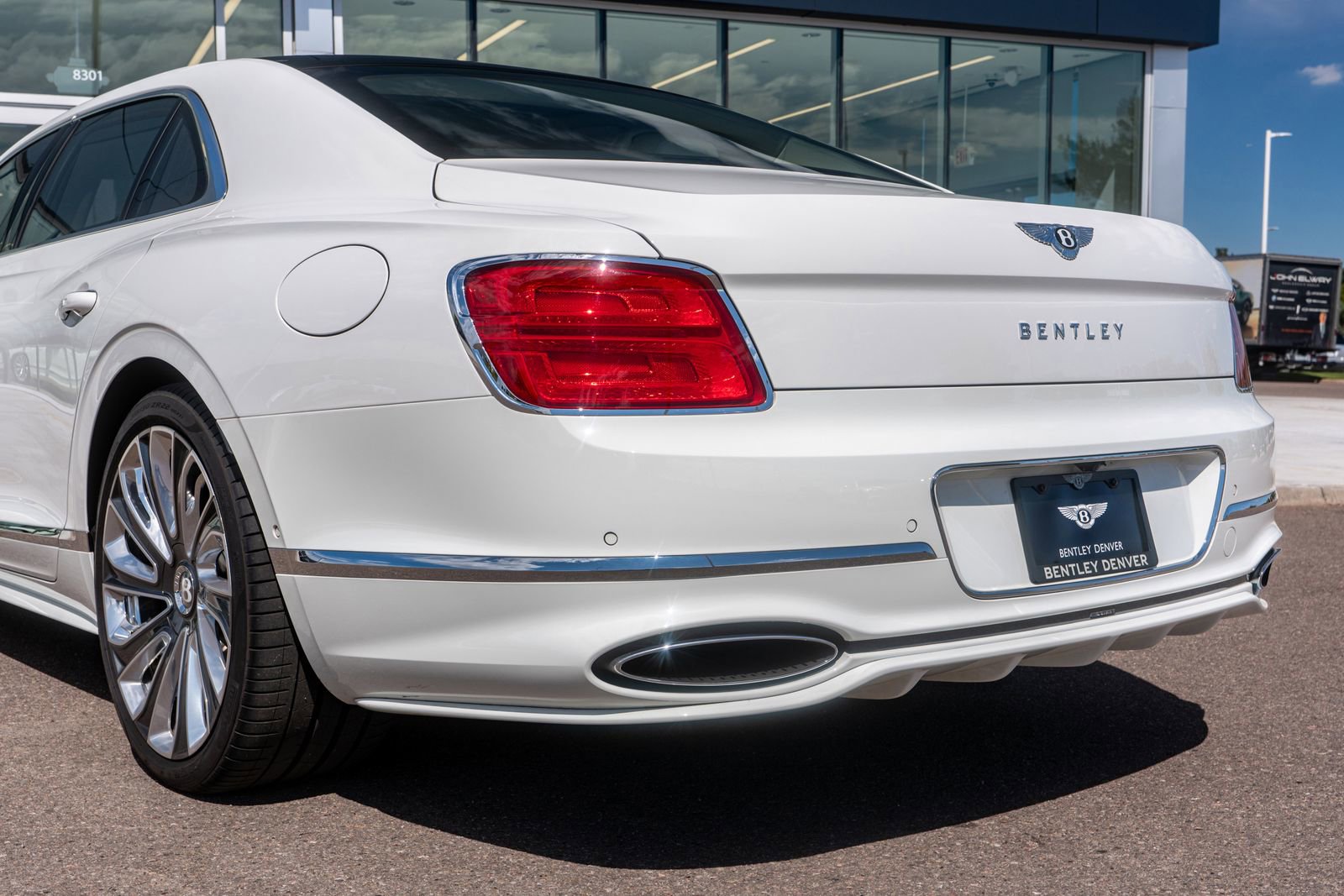 Certified 2025 Bentley Flying Spur Plug-In Hybrid image 13
