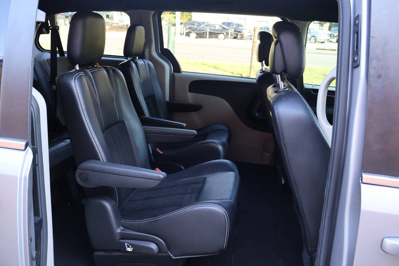 Used 2017 Dodge Grand Caravan SXT FWD image 23