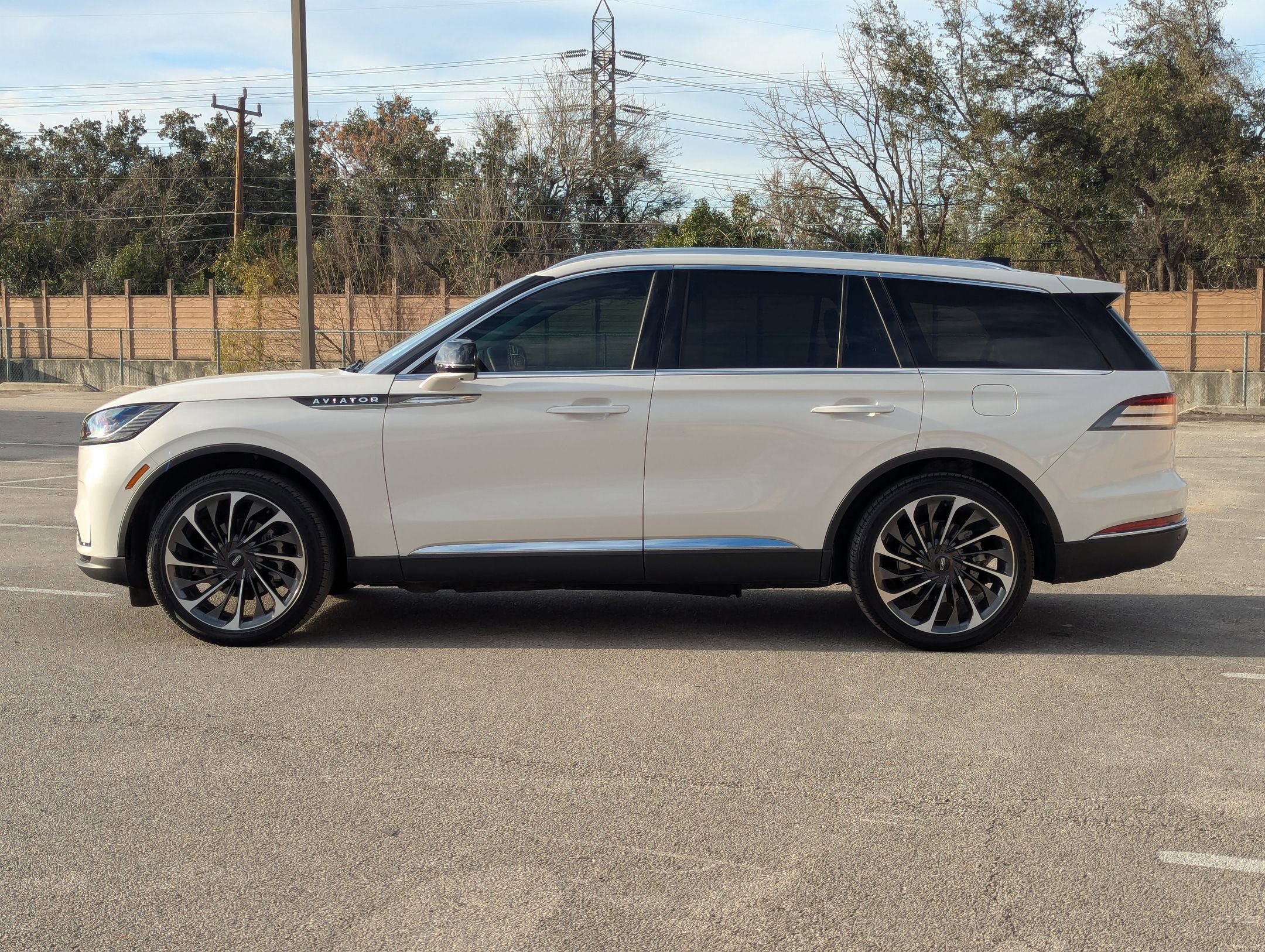 Used 2025 Lincoln Aviator Reserve w/ Illumination Package image 7