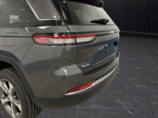 New 2025 Jeep Grand Cherokee Limited w/ Trailer Tow Package image 35