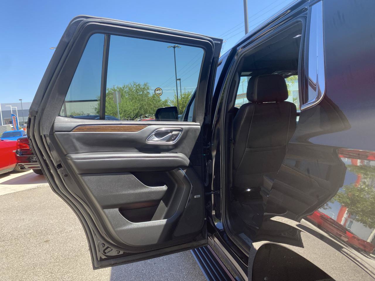 Used 2023 Chevrolet Tahoe High Country AWD/4WD image 13