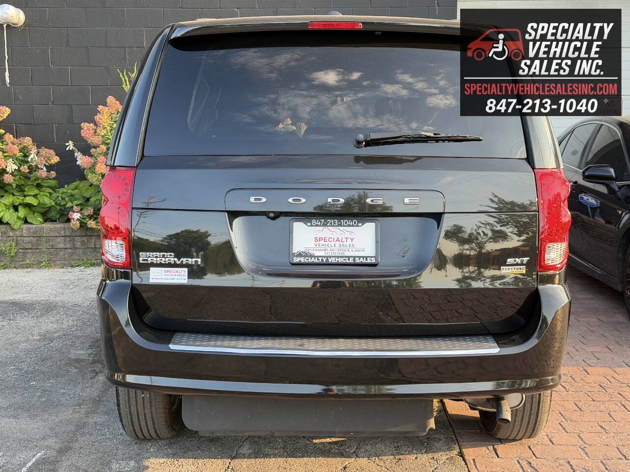 Used 2018 Dodge Grand Caravan SXT FWD image 11