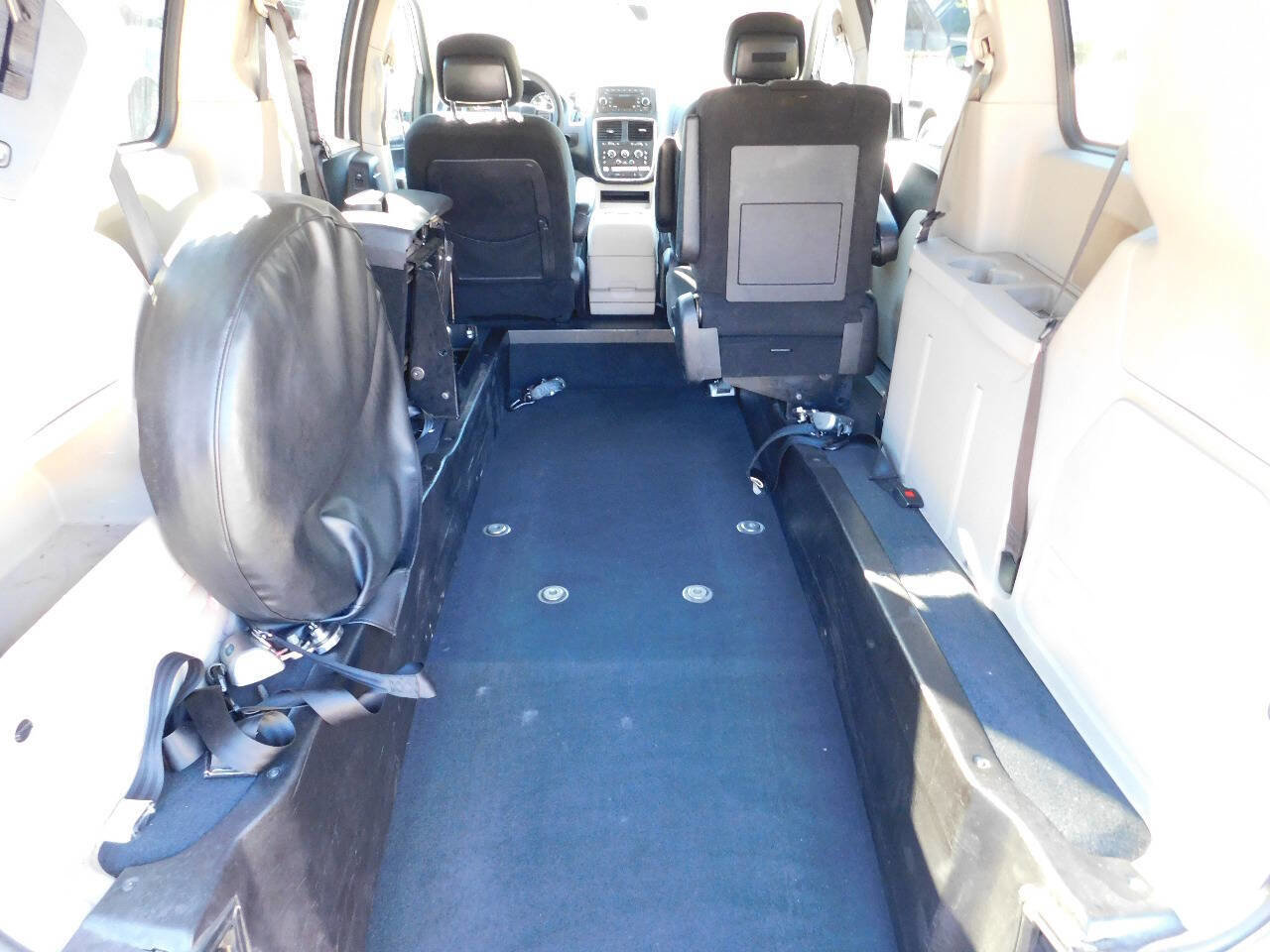 Used 2016 Dodge Grand Caravan SXT image 4