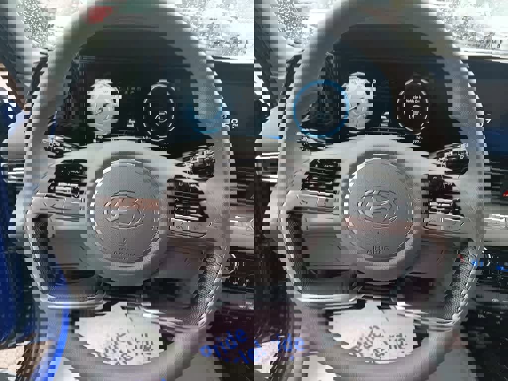 Used 2024 Hyundai Elantra SEL image 12