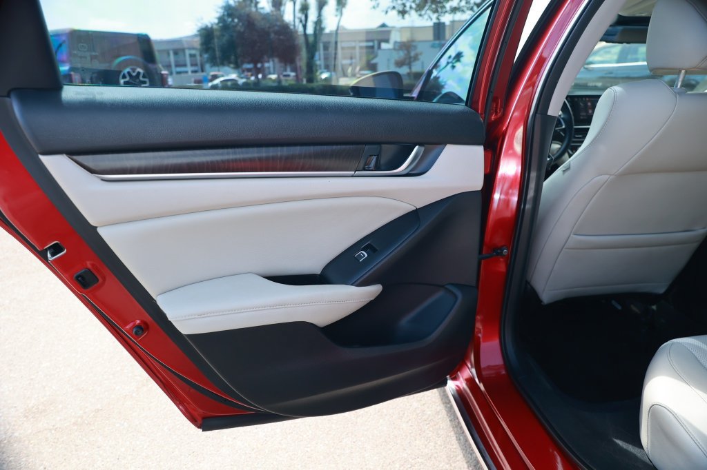 Used 2018 Honda Accord EX-L image 37