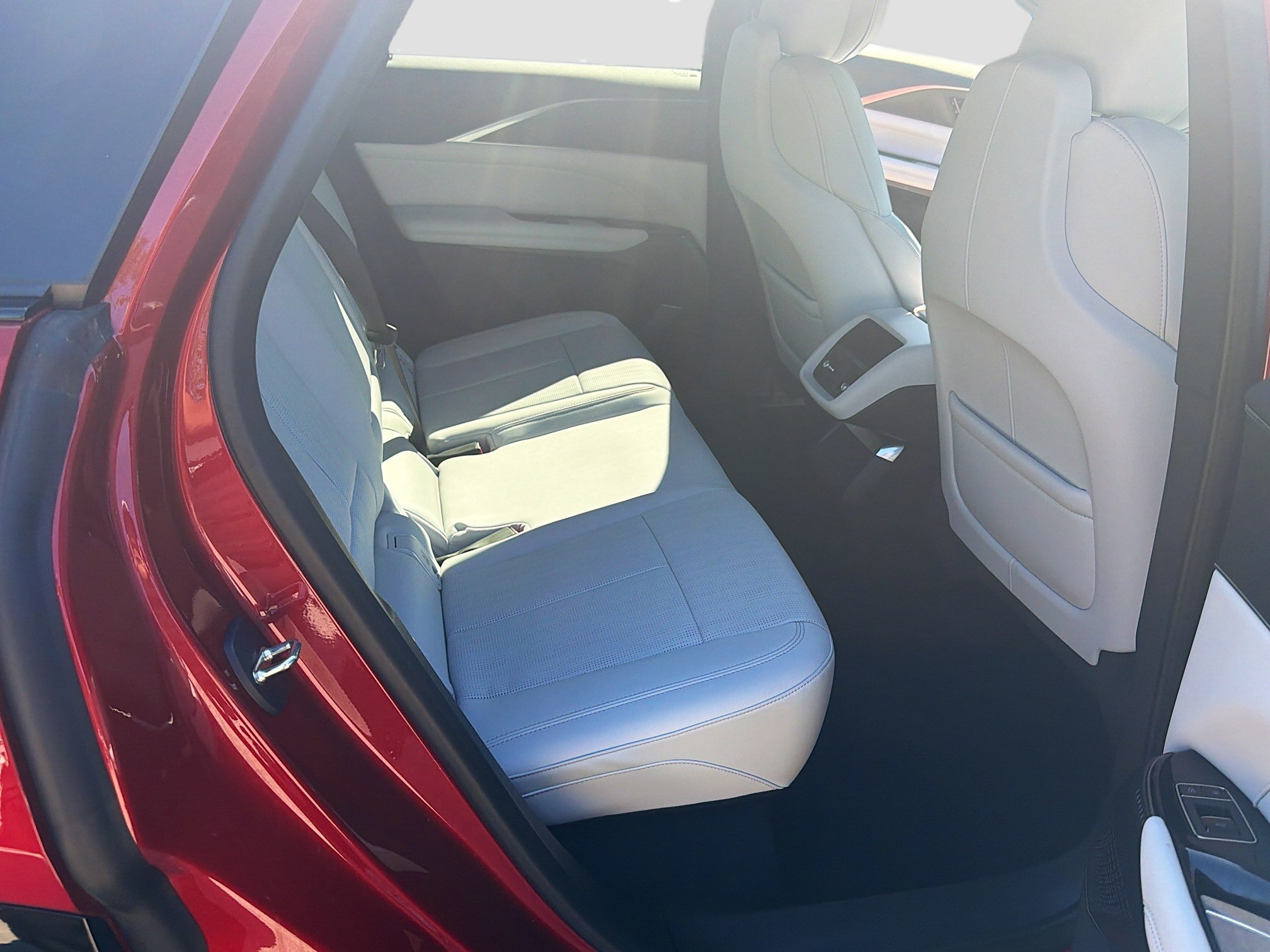 Used 2024 Cadillac Lyriq Luxury RWD image 30