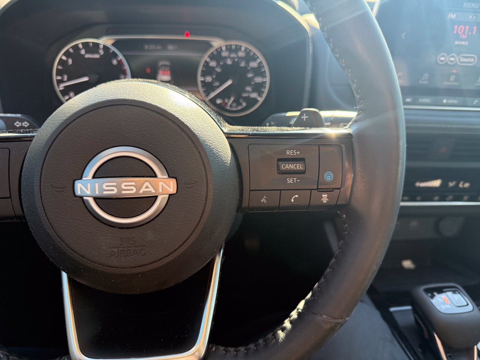 Used 2023 Nissan Rogue SV w/ SV Premium B Package FWD image 19