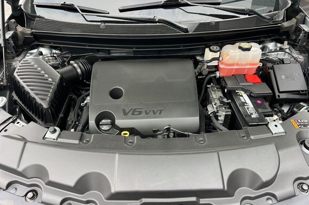 Used 2023 Chevrolet Traverse LT image 35