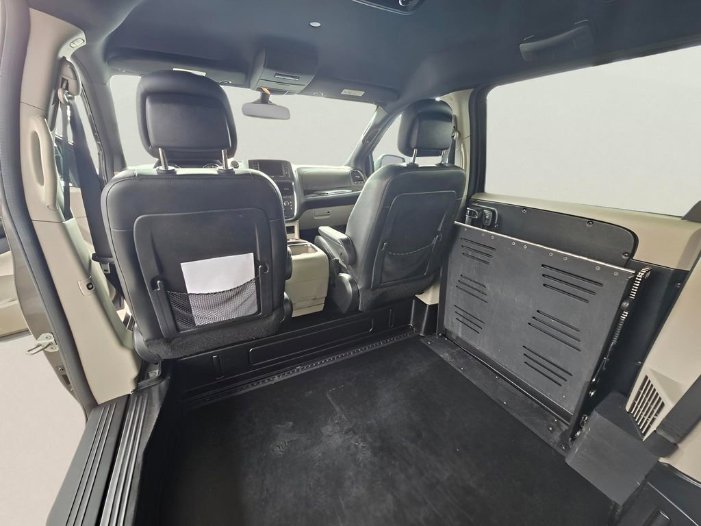 Used 2020 Dodge Grand Caravan SXT FWD image 17