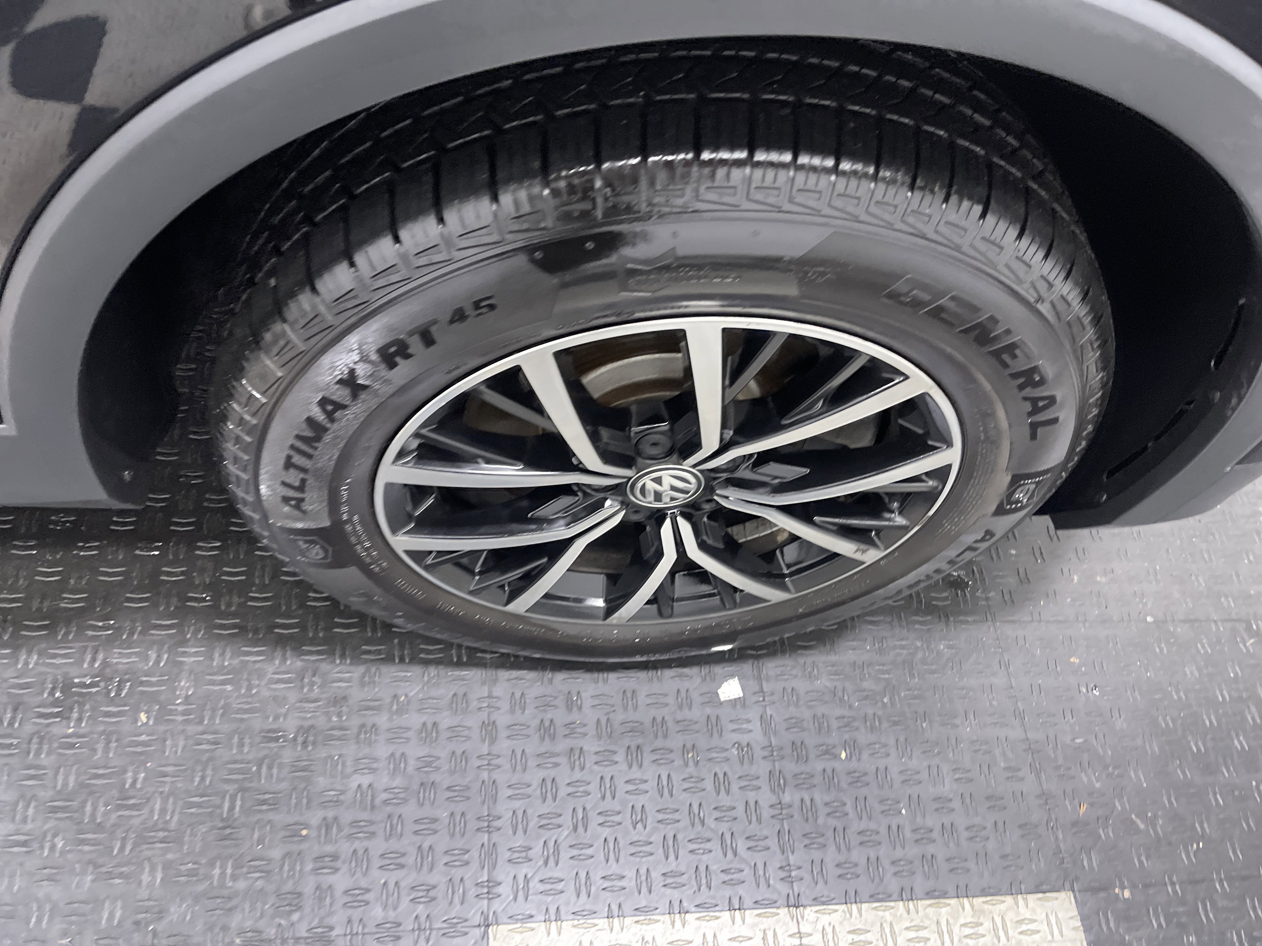 Used 2021 Volkswagen Tiguan SE image 28