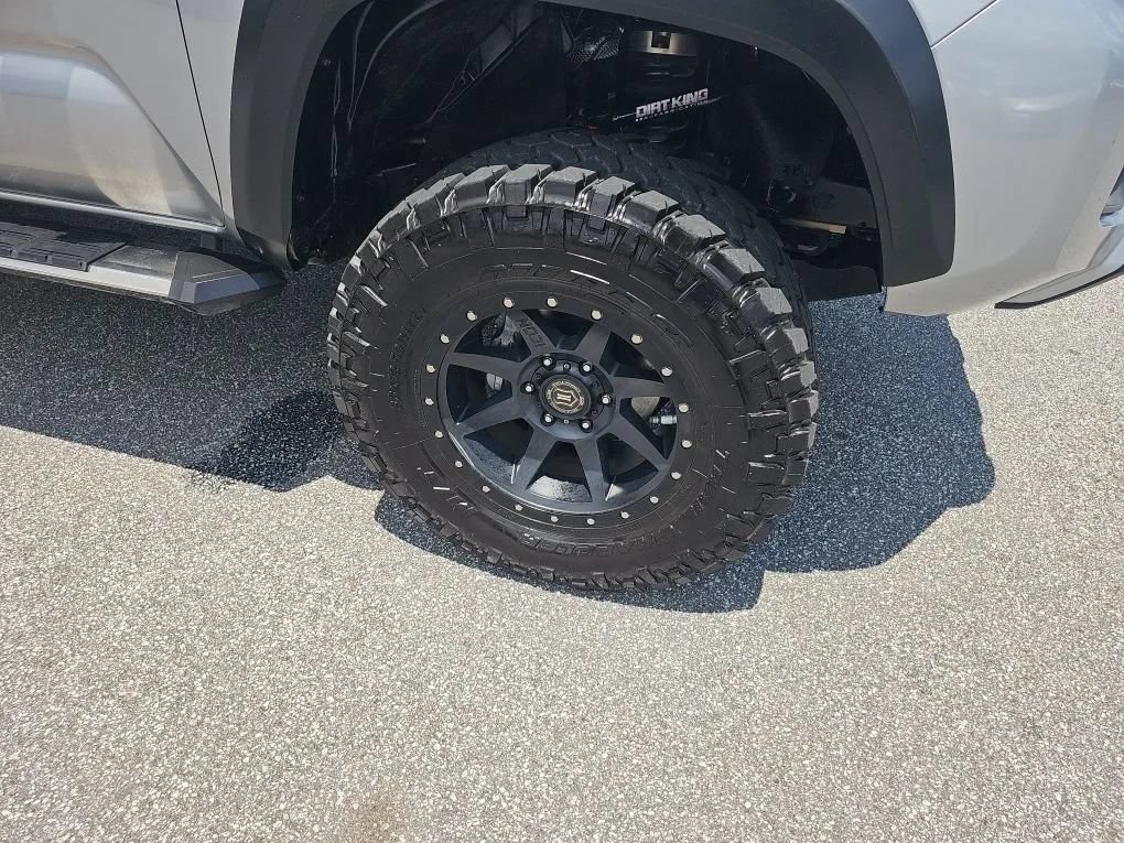 Used 2017 Toyota Tacoma TRD Off-Road w/ Tow Package RWD image 9