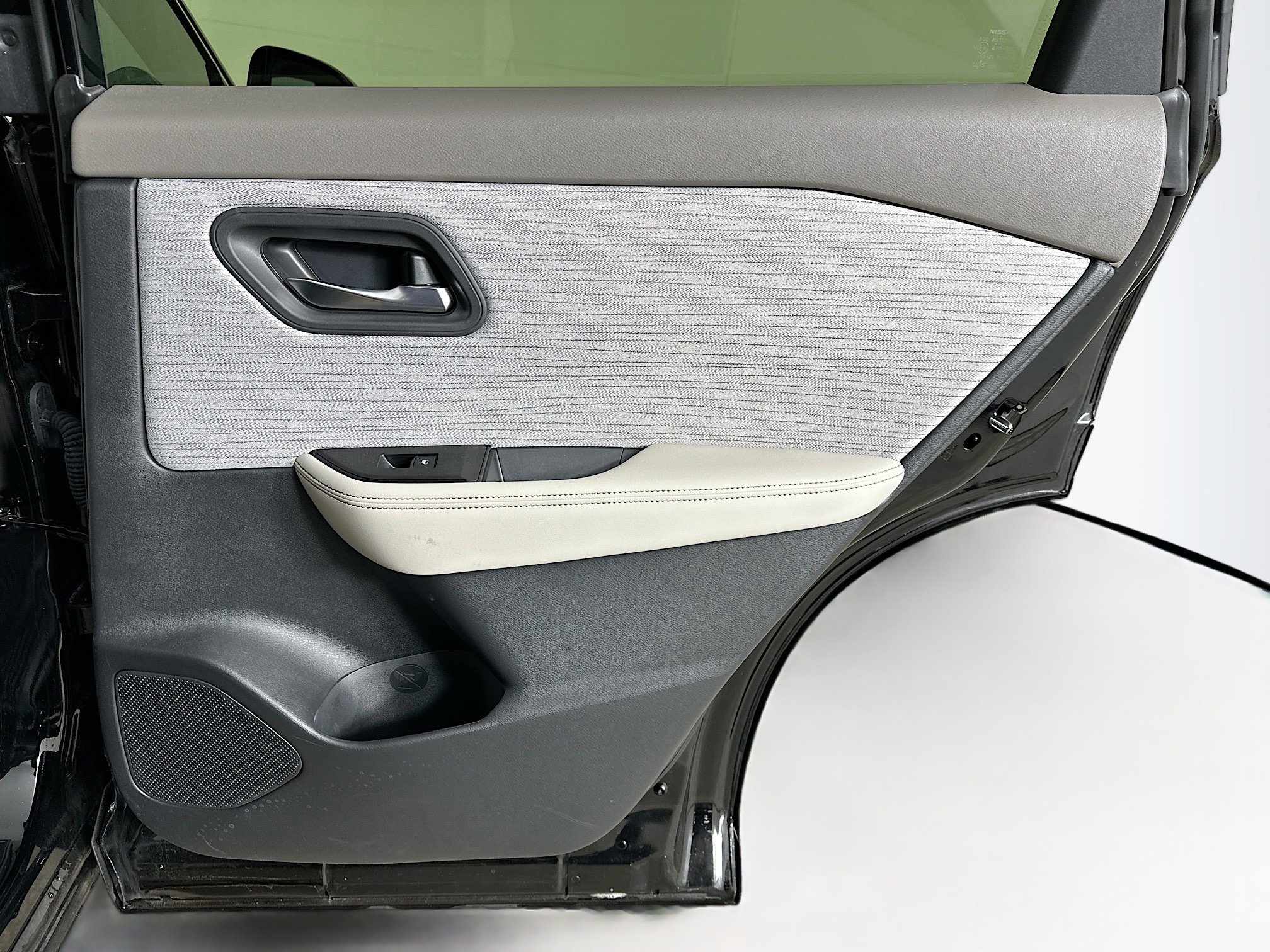 Used 2023 Nissan Rogue SV image 28