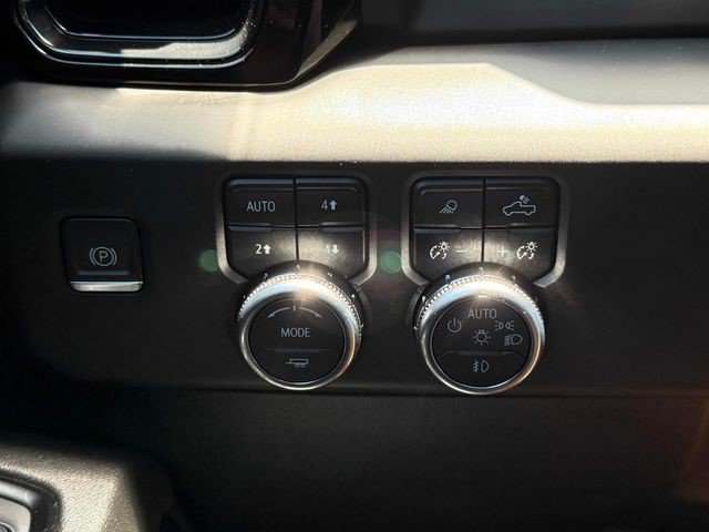 Used 2024 GMC Sierra 1500 AT4 w/ AT4 Premium Package AWD/4WD image 6