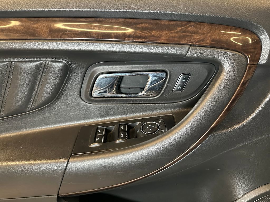 Used 2018 Ford Taurus Limited image 18