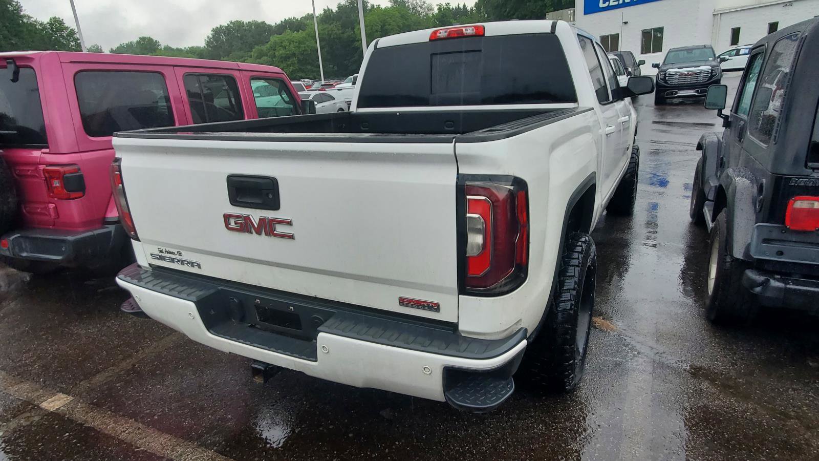 Used 2018 GMC Sierra 1500 SLT AWD/4WD image 9