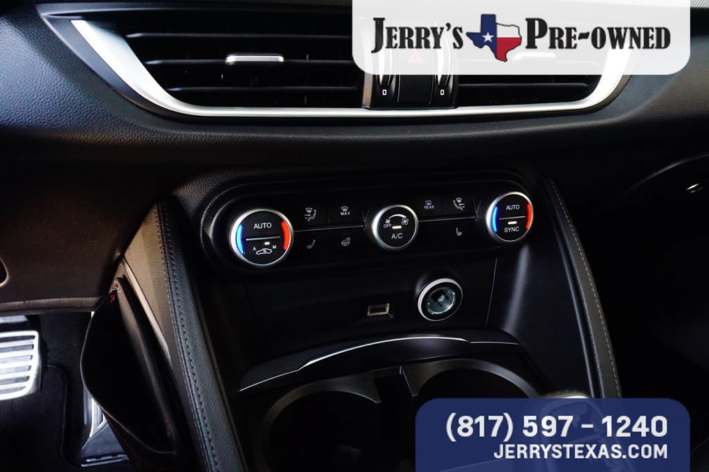 Used 2022 Alfa Romeo Stelvio Veloce AWD/4WD image 13