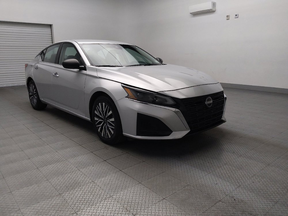 Used 2024 Nissan Altima 2.5 SV image 13