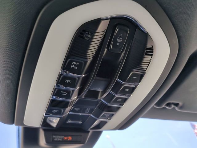 Used 2021 Porsche Macan image 22