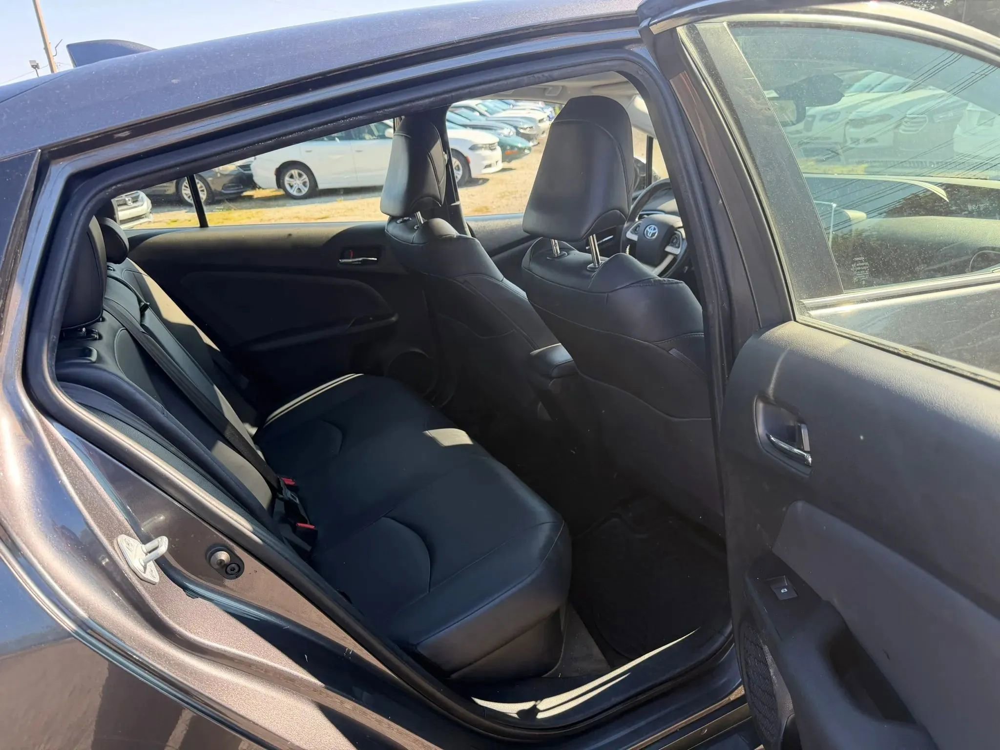 Used 2018 Toyota Prius Four w/ Advanced Technology Package FWD image 25
