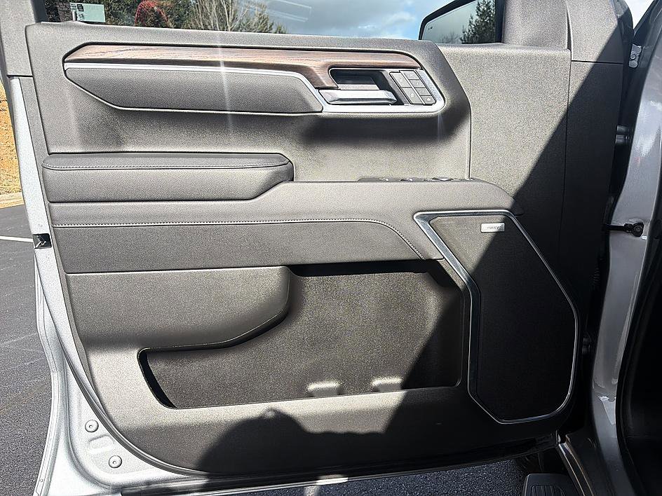 Used 2025 GMC Sierra 1500 SLT w/ SLT Premium Package image 9