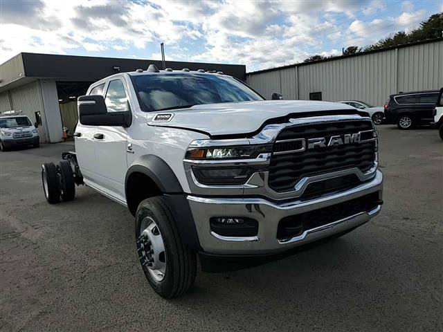 Used 2026 RAM 5500 Tradesman w/ Chrome Appearance Group AWD/4WD image 2