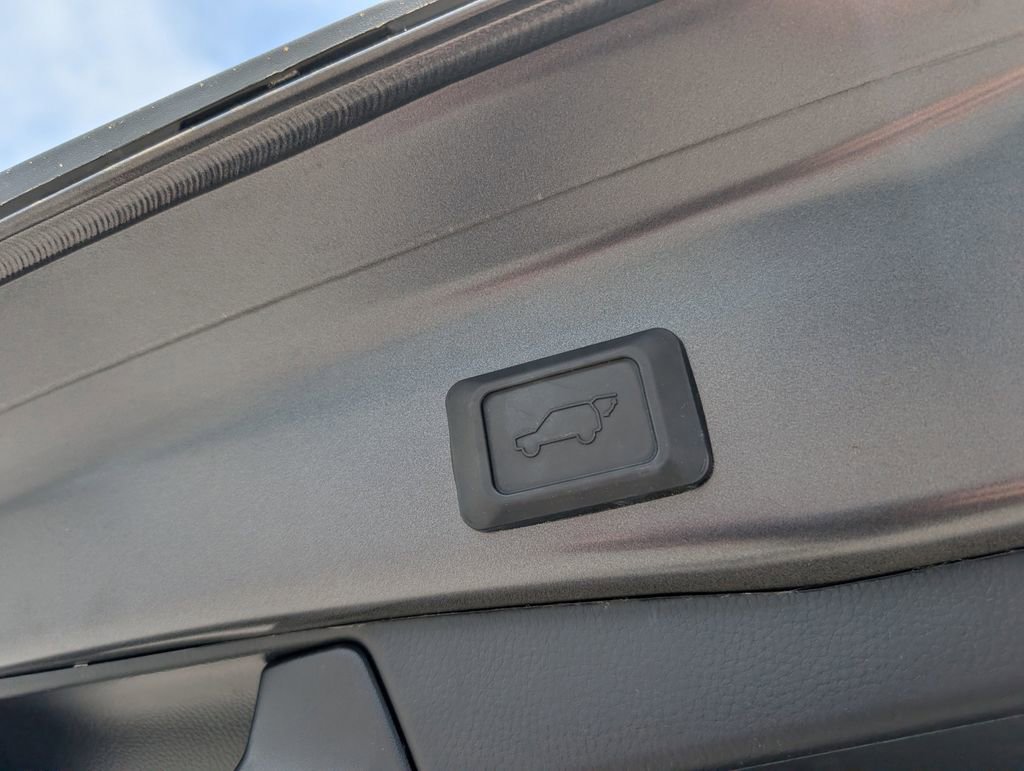 Used 2023 Toyota RAV4 XLE w/ Convenience Package image 32