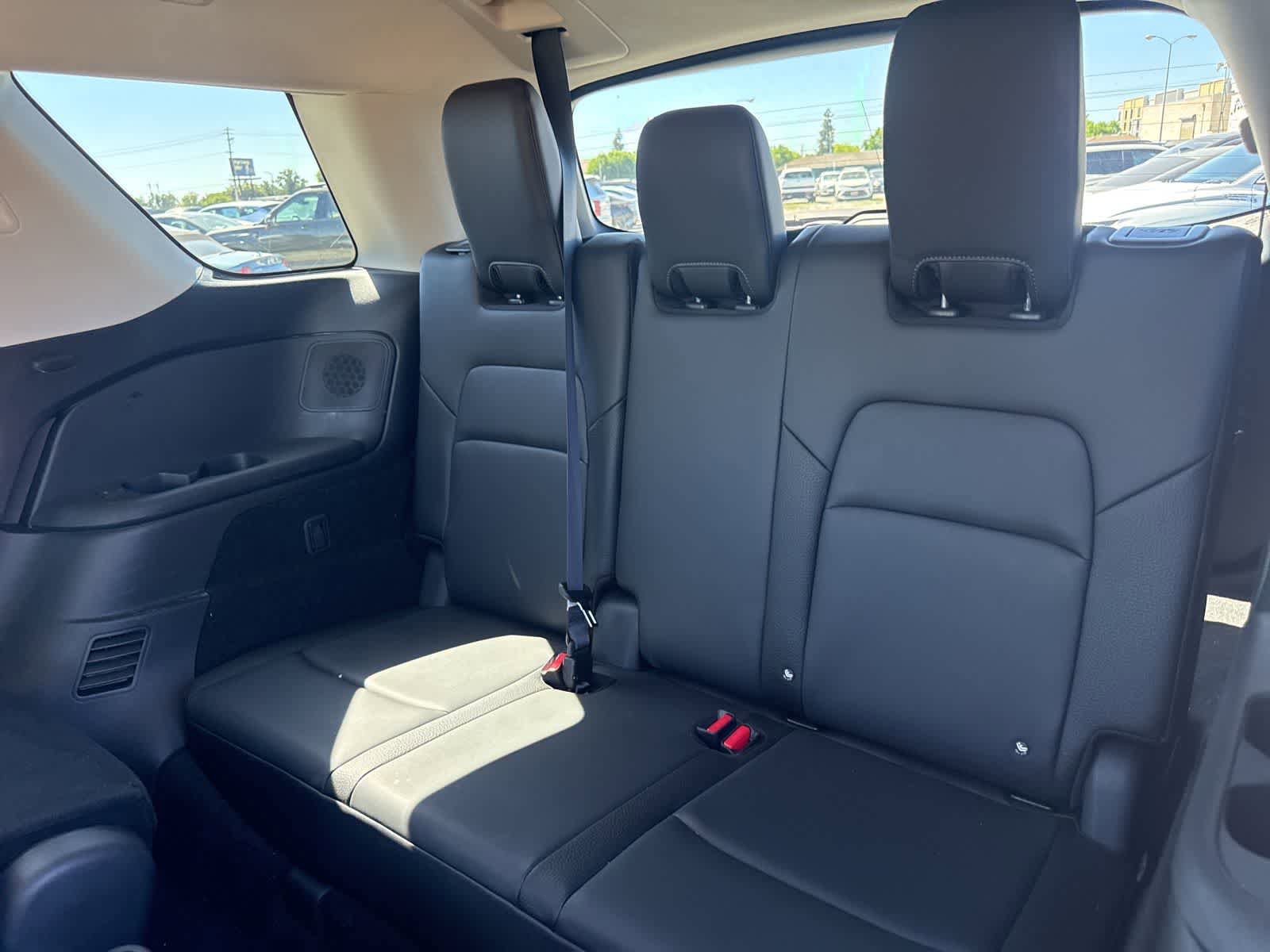 Used 2025 Nissan Pathfinder SL w/ SL Premium Package image 18