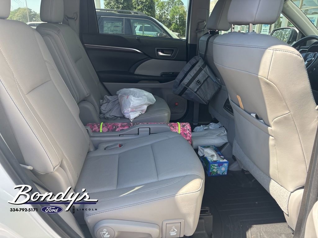 Used 2016 Toyota Highlander Limited w/ Driver Technology Package image 5