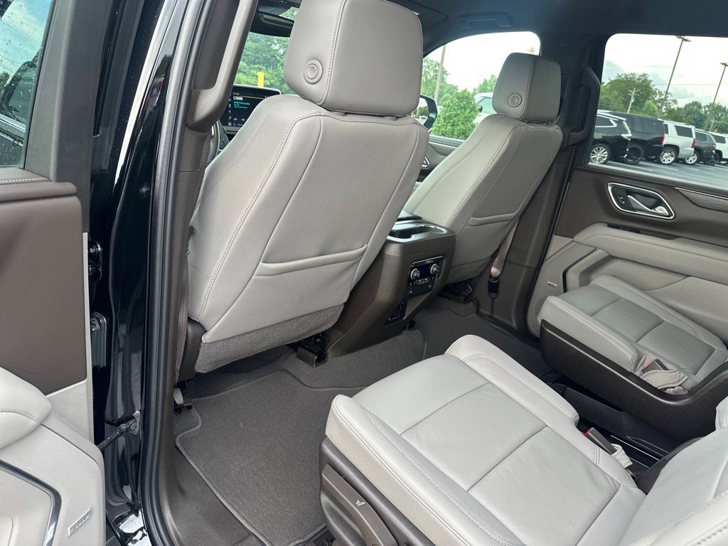 Used 2024 Chevrolet Suburban LT w/ Luxury Package image 23