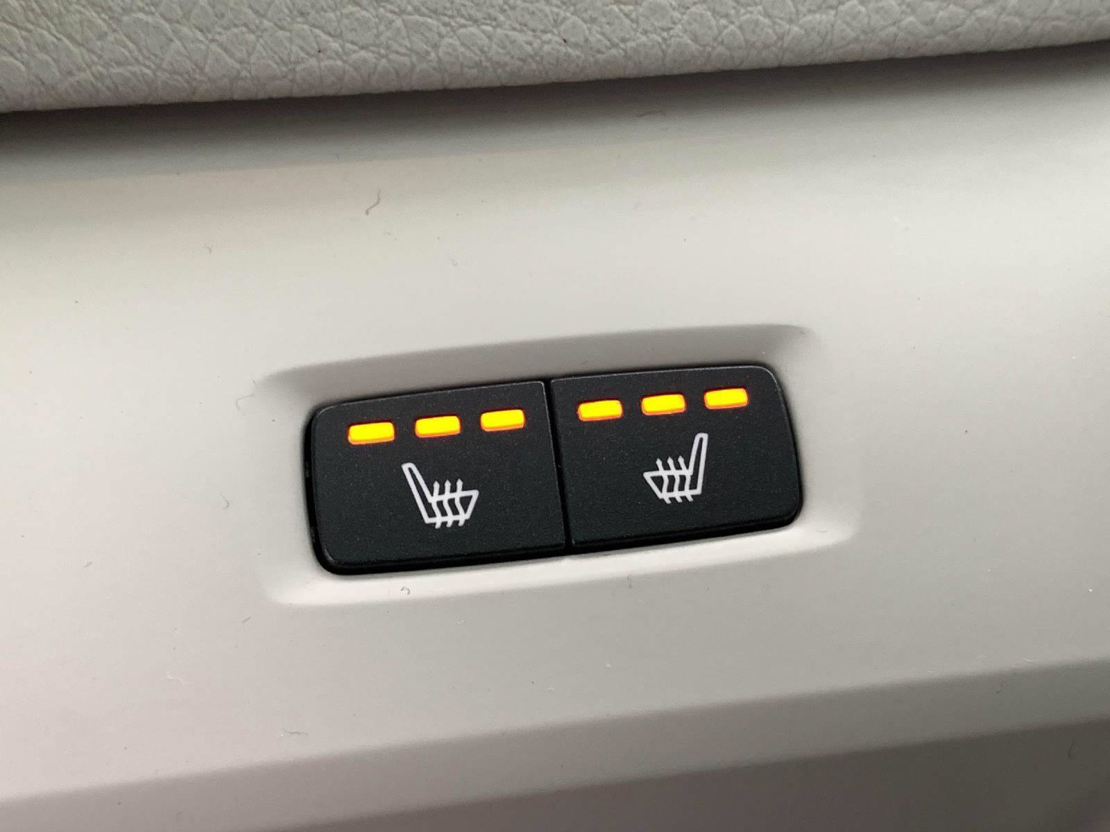 Used 2021 Volvo XC60 T6 Momentum w/ Premium Package image 40