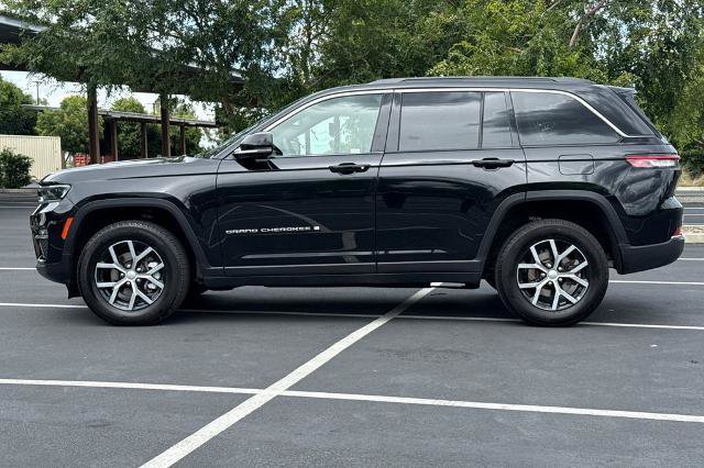Used 2024 Jeep Grand Cherokee Limited AWD/4WD image 14