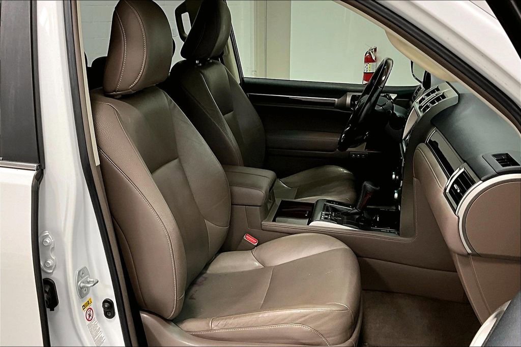 Used 2017 Lexus GX 460 image 10
