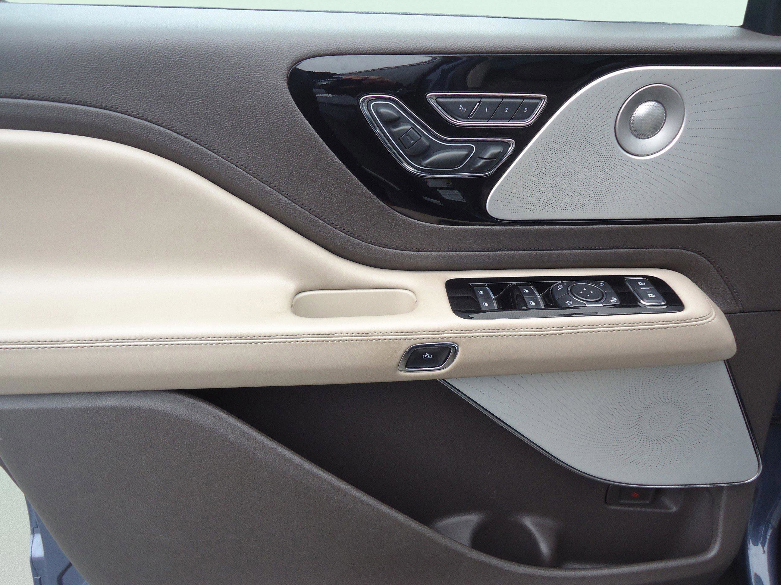 Used 2021 Lincoln Aviator Reserve w/ Equipment Group 202A image 25